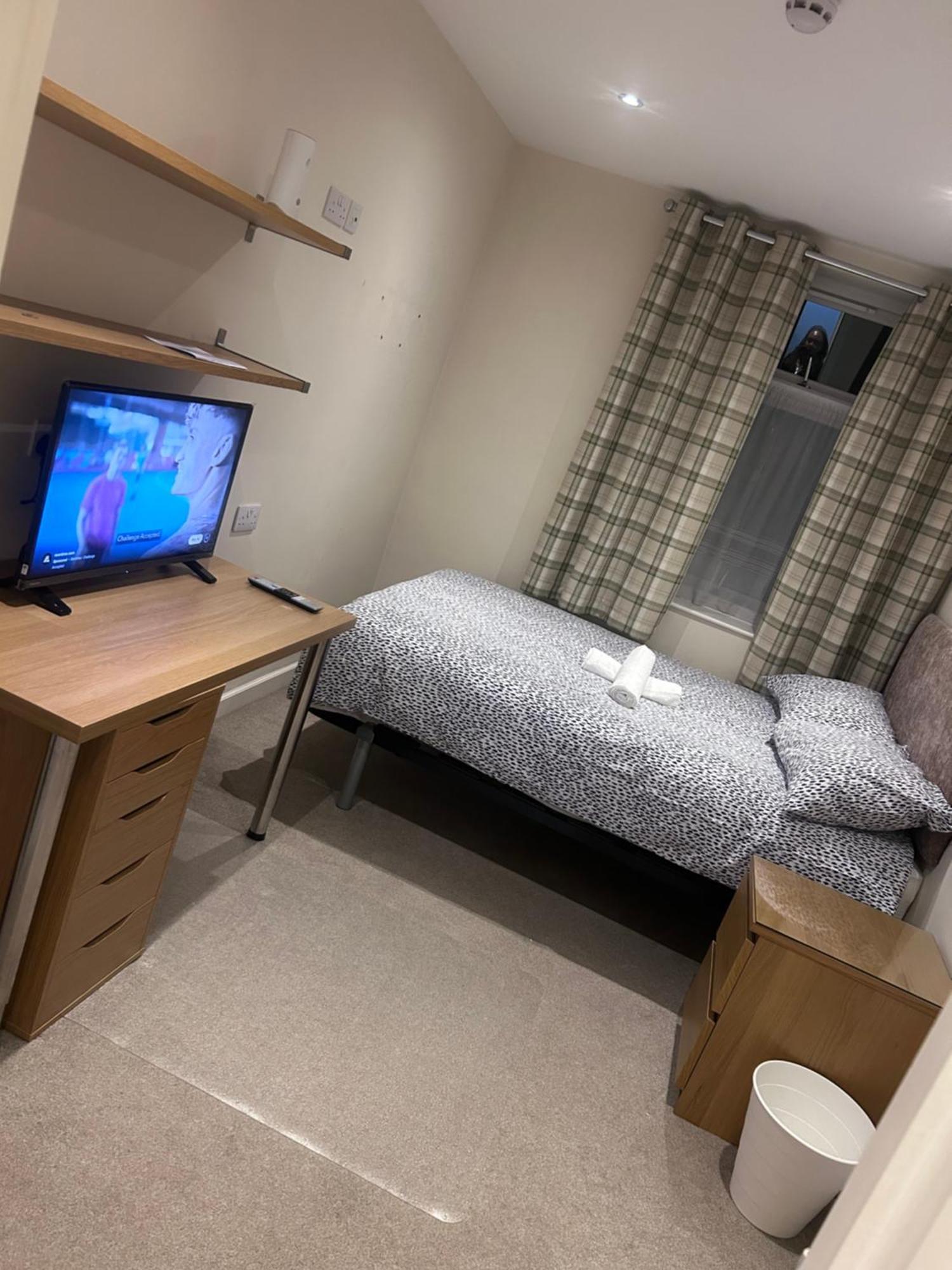 Seaford Guest House Xxx Stoke-on-Trent Экстерьер фото